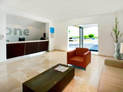 One Monterrey Aeropuerto Hotel