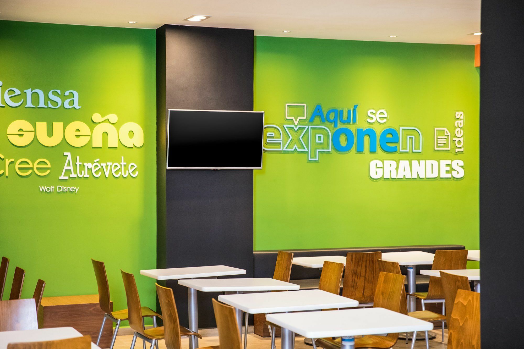 One Monterrey Aeropuerto 3*