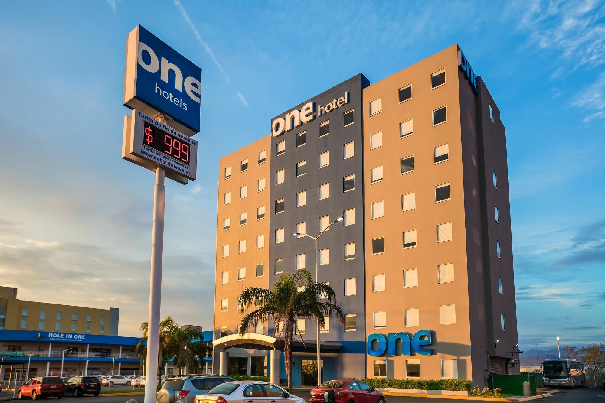 One Monterrey Aeropuerto Hotel