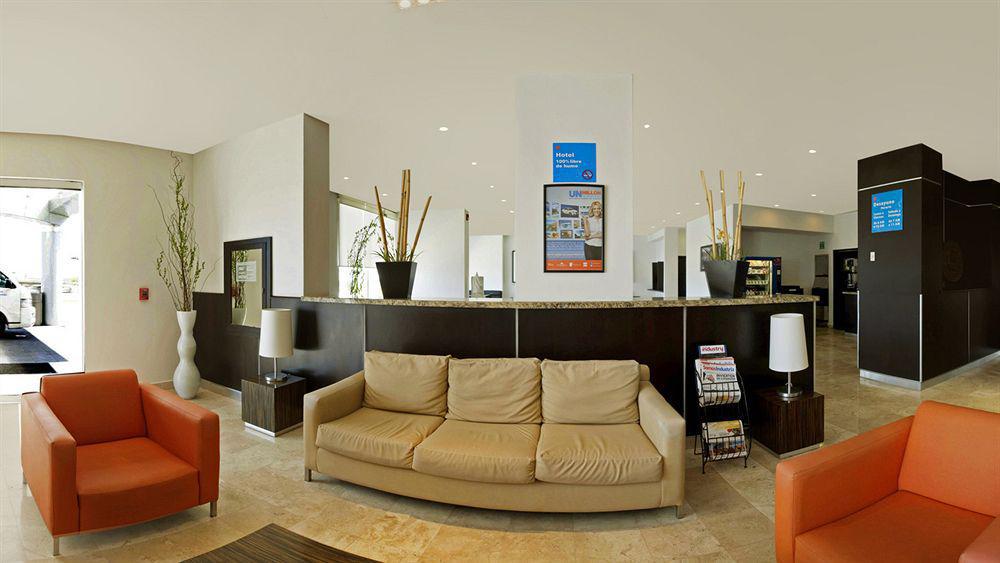 One Monterrey Aeropuerto Hotel 3*